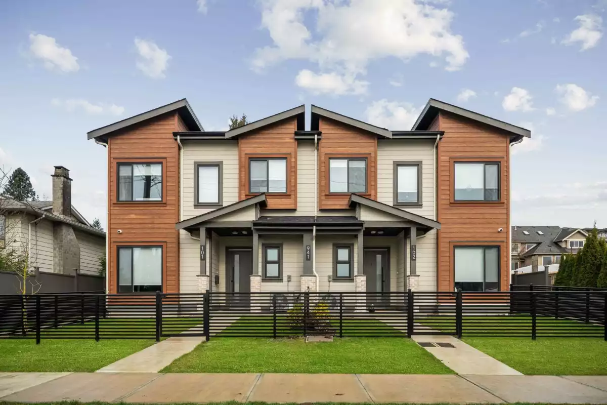 Family Room Photo of 104 941 Dansey Avenue, Coquitlam, BC