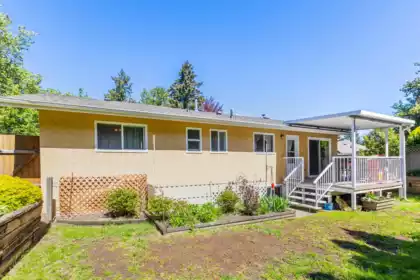 Community Amenities Photo (Clubhouse) of 34470 Laburnum Avenue, Abbotsford, BC