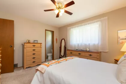 Guest Bathroom Photo of 34470 Laburnum Avenue, Abbotsford, BC