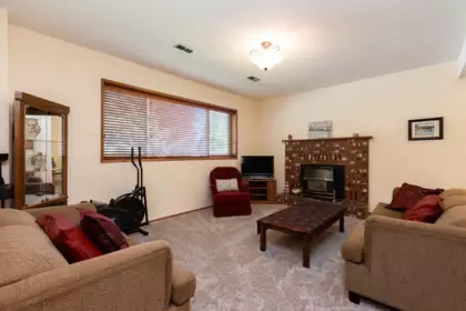 Hallway Photo of 34470 Laburnum Avenue, Abbotsford, BC