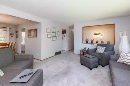 Kitchen Island Photo of 34470 Laburnum Avenue, Abbotsford, BC