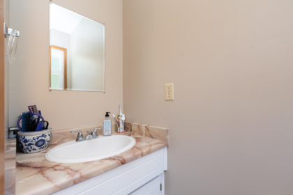 Powder Room Photo of 34470 Laburnum Avenue, Abbotsford, BC