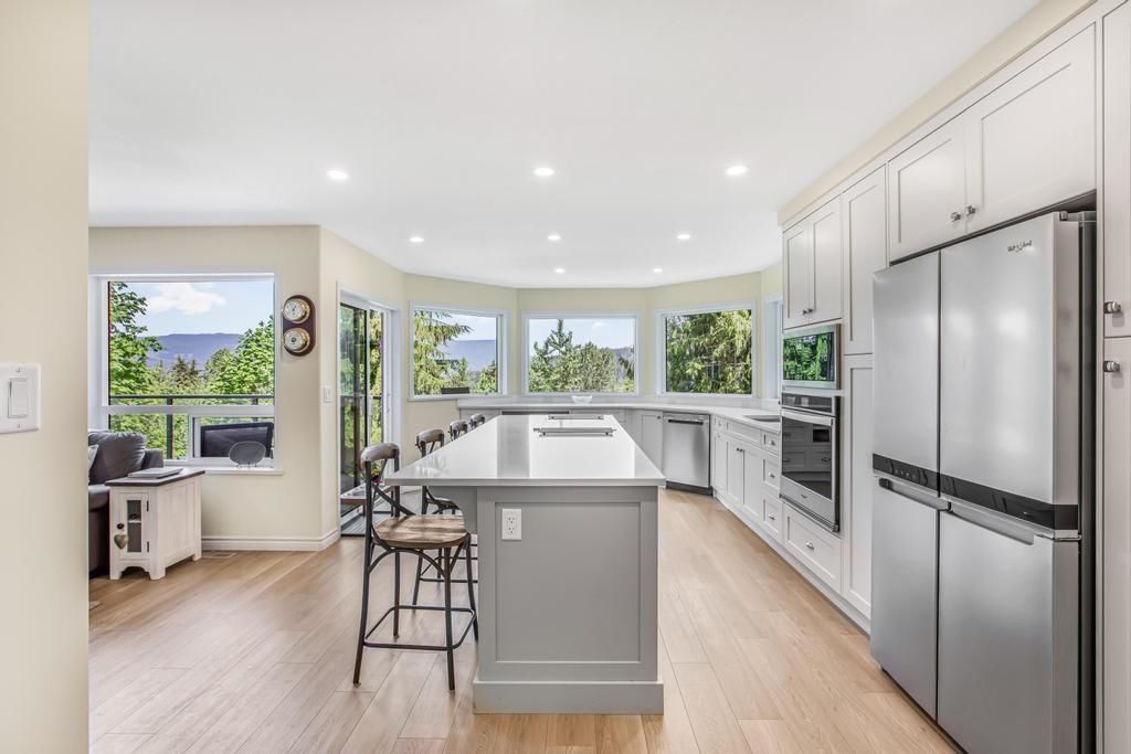Breakfast Nook Photo of 31161 Silverhill Avenue, Mission, BC