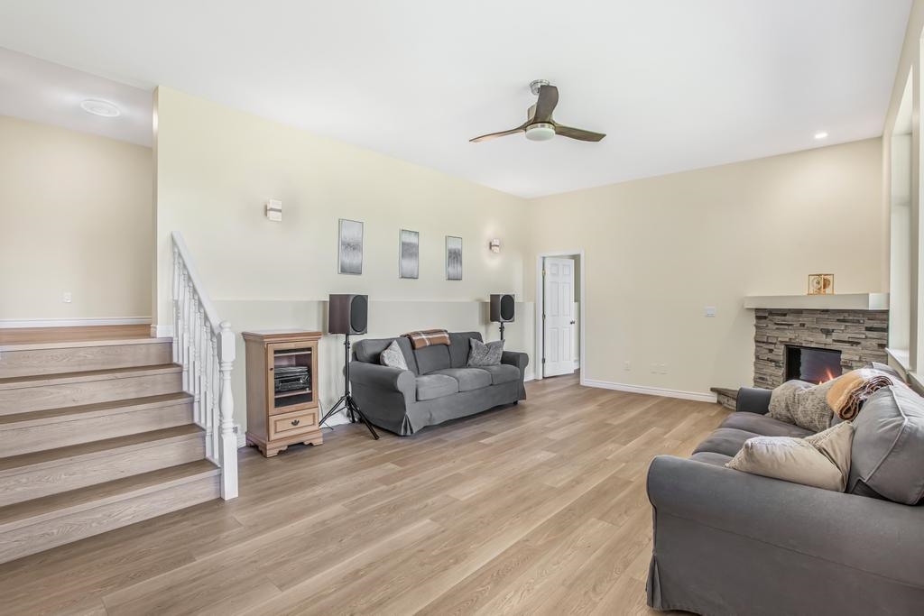 Hallway Photo of 31161 Silverhill Avenue, Mission, BC