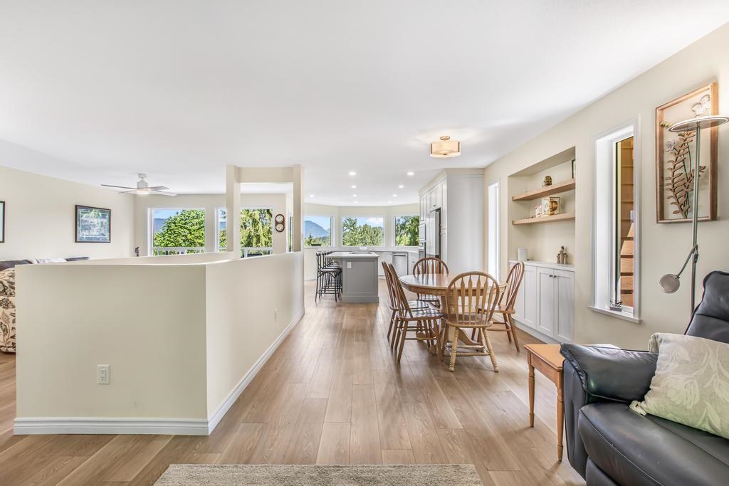 Kitchen Island Photo of 31161 Silverhill Avenue, Mission, BC