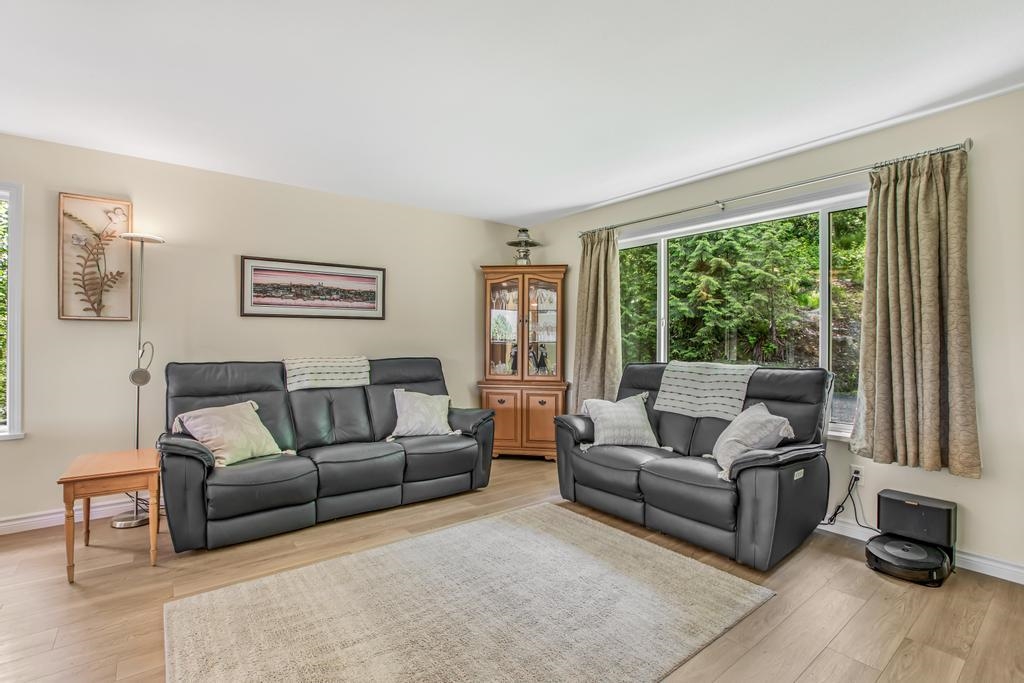 Kitchen Photo of 31161 Silverhill Avenue, Mission, BC