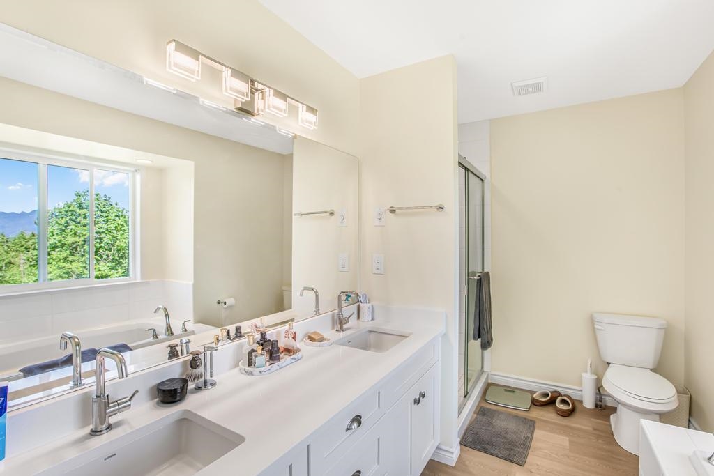 Powder Room Photo of 31161 Silverhill Avenue, Mission, BC