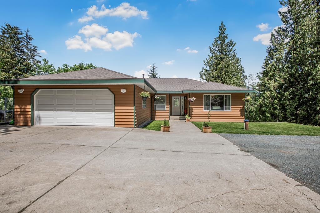 Swimming Pool Photo of 31161 Silverhill Avenue, Mission, BC