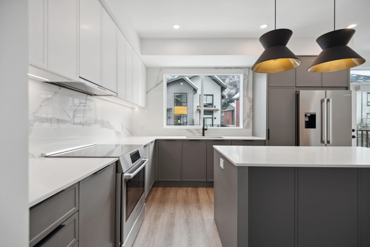 Hallway Photo of 38073 Helm Way, Squamish, BC