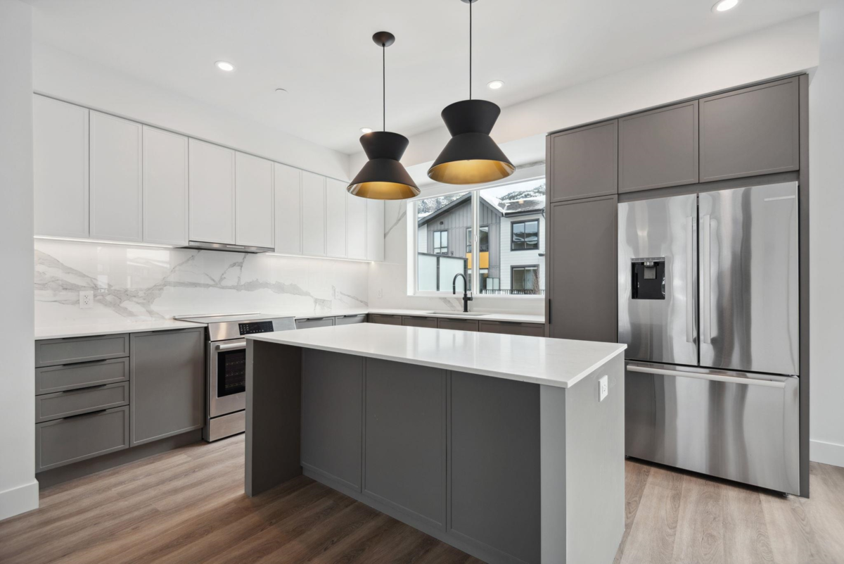 Laundry Room Photo of 38073 Helm Way, Squamish, BC