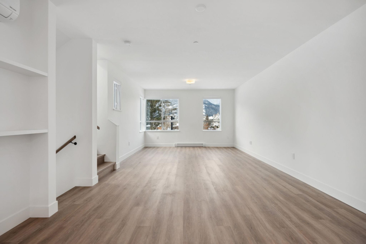 Walk-In Closet Photo of 38073 Helm Way, Squamish, BC