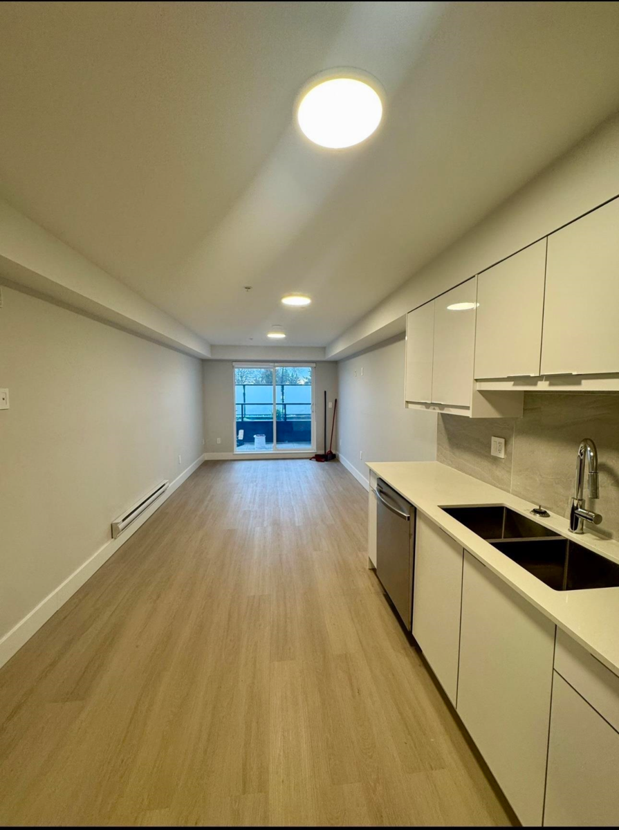 Kitchen Island Photo of 204 3050 Kingsway, Vancouver, BC