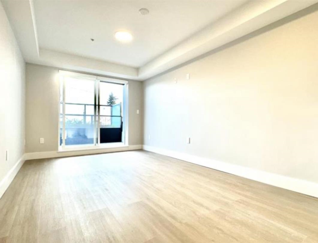 Primary Bathroom Photo of 204 3050 Kingsway, Vancouver, BC