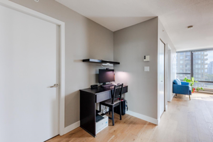 Walk-In Closet Photo of 1602 4182 Dawson Street, Burnaby, BC