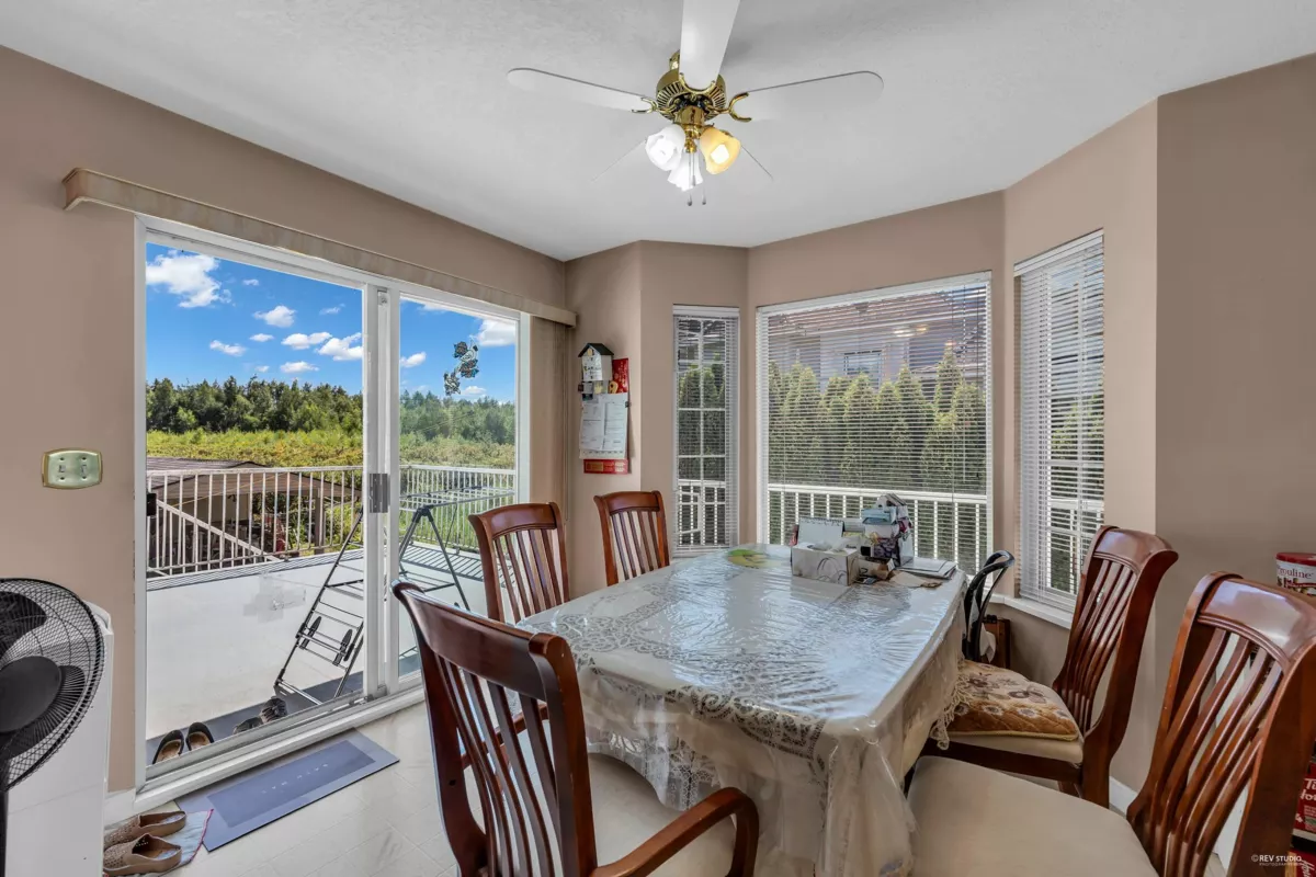 Breakfast Nook Photo of 10560 Granville Avenue, Richmond, BC