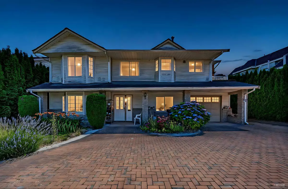 Family Room Photo of 10560 Granville Avenue, Richmond, BC