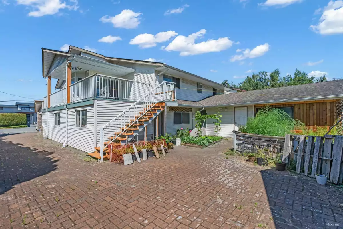 Guest Bathroom Photo of 10560 Granville Avenue, Richmond, BC