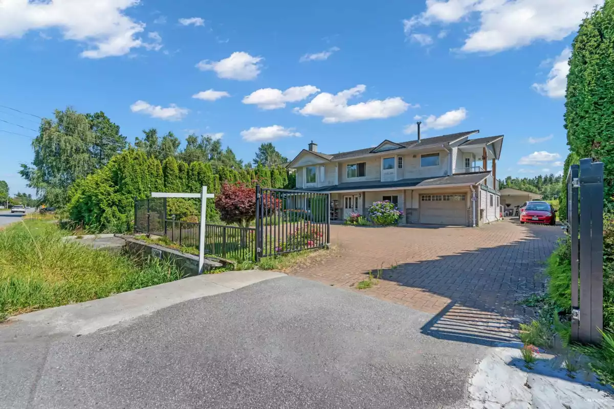 Kitchen Photo of 10560 Granville Avenue, Richmond, BC