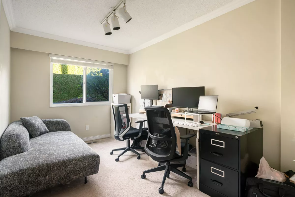 Basement Recreation Room Photo of 6811 Juniper Drive, Richmond, BC