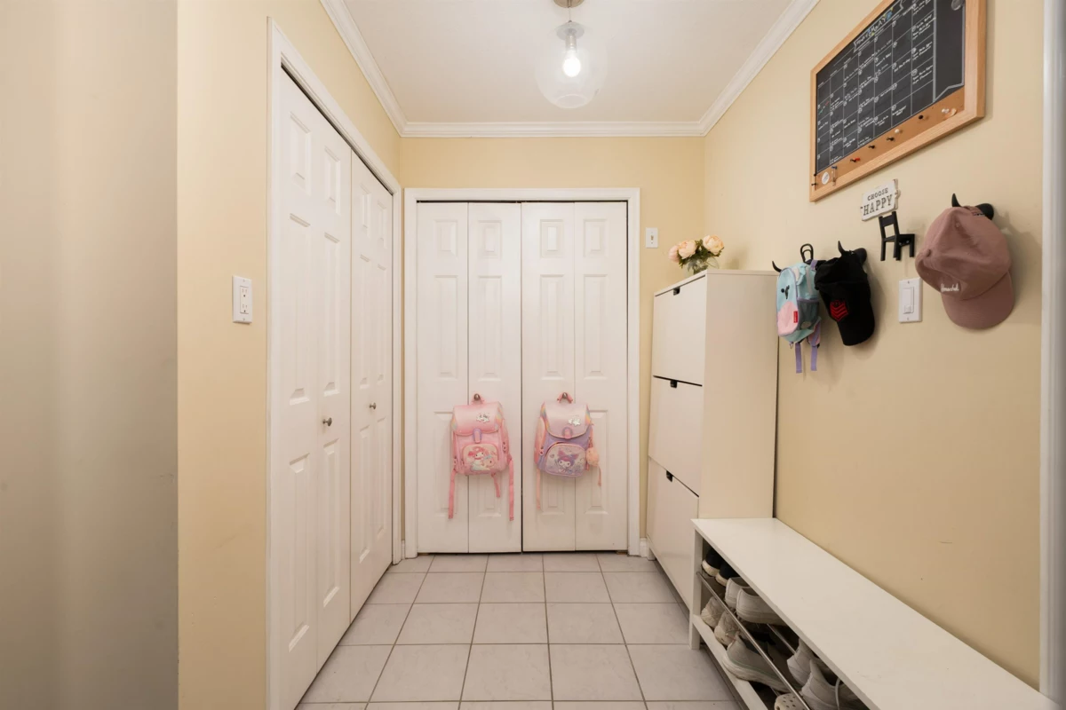 Garden / Landscaping Photo of 6811 Juniper Drive, Richmond, BC