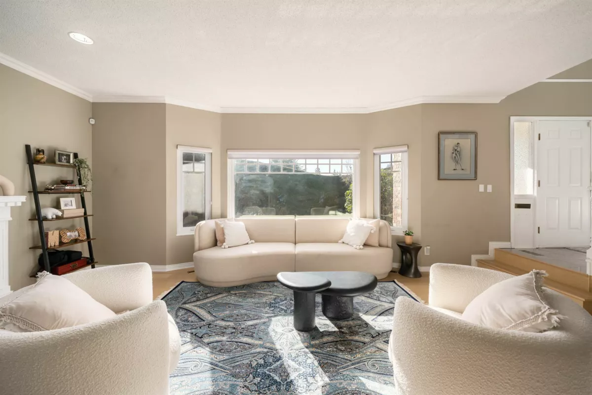 Kitchen Island Photo of 6811 Juniper Drive, Richmond, BC