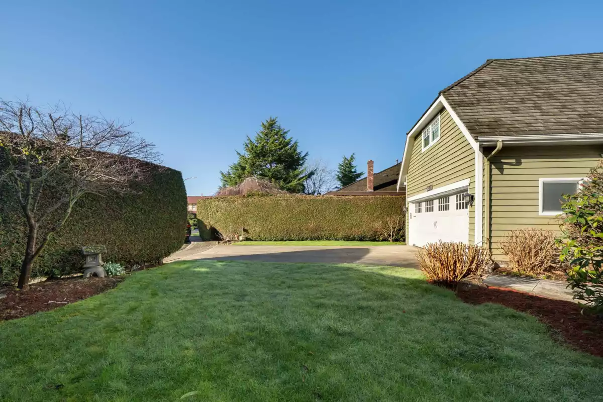 Living Room Photo of 6811 Juniper Drive, Richmond, BC