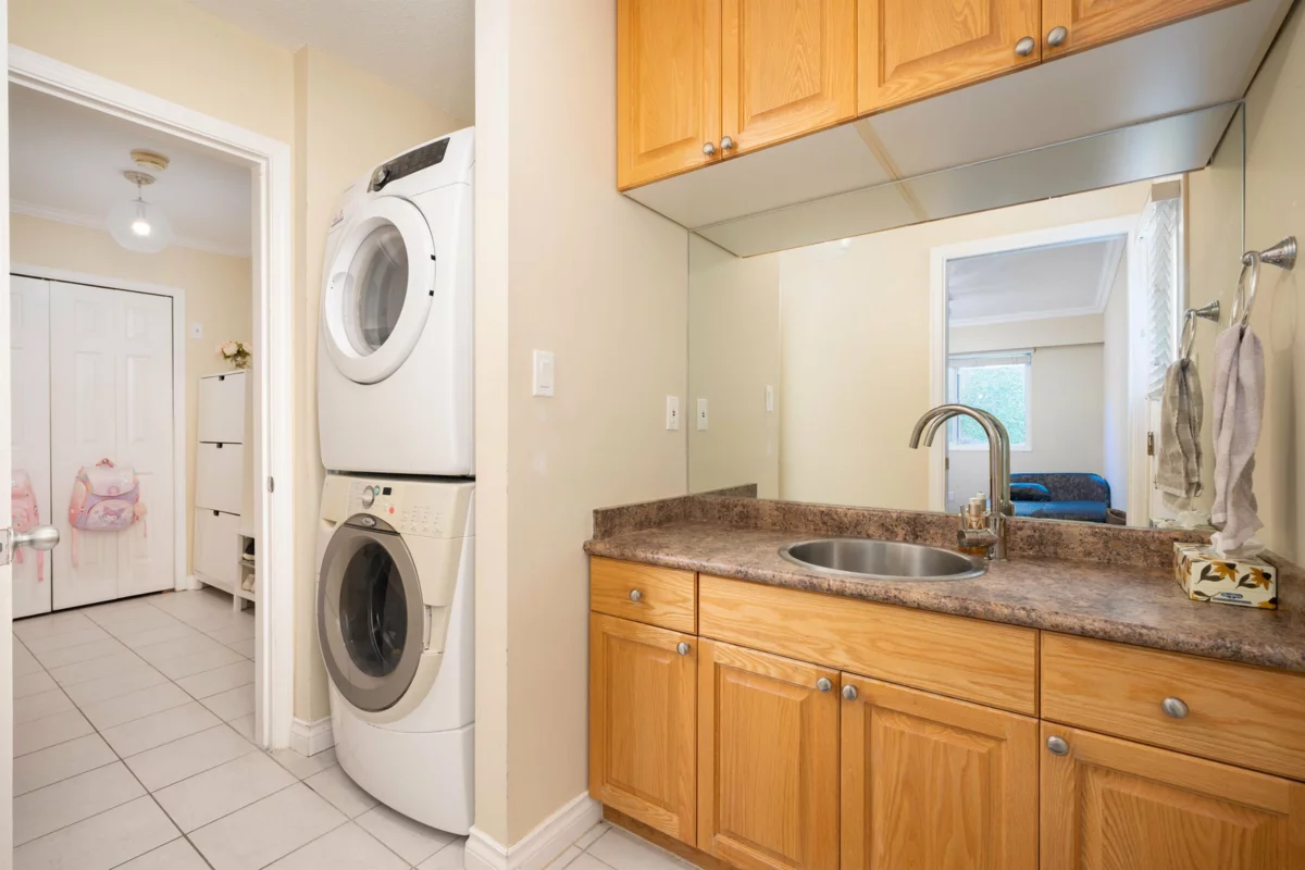 Swimming Pool Photo of 6811 Juniper Drive, Richmond, BC