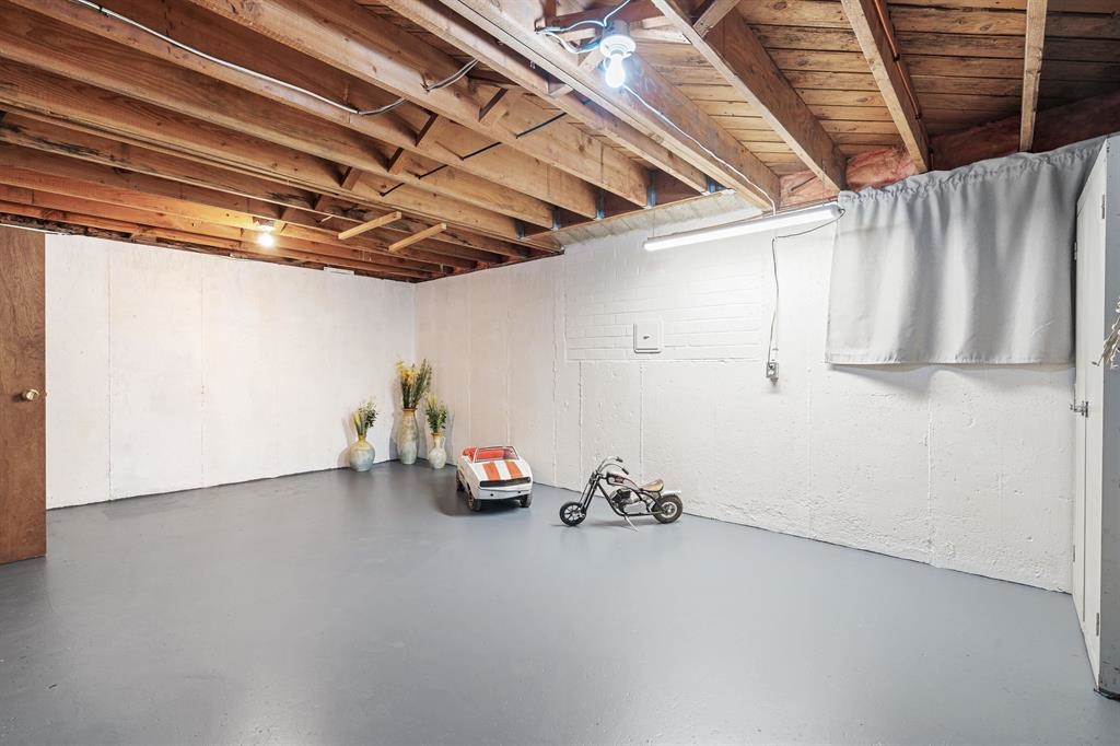 Hallway Photo of 8668 Coventry Place, Chilliwack, BC