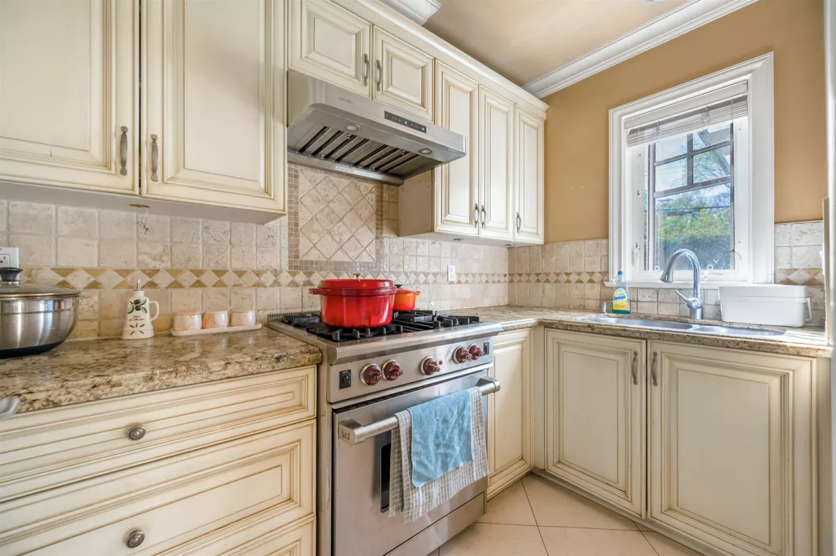 Laundry Room Photo of 6261 Adera Street, Vancouver, BC