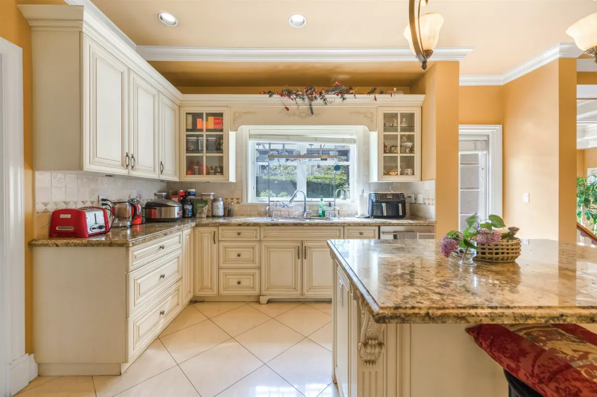 Primary Bathroom Photo of 6261 Adera Street, Vancouver, BC