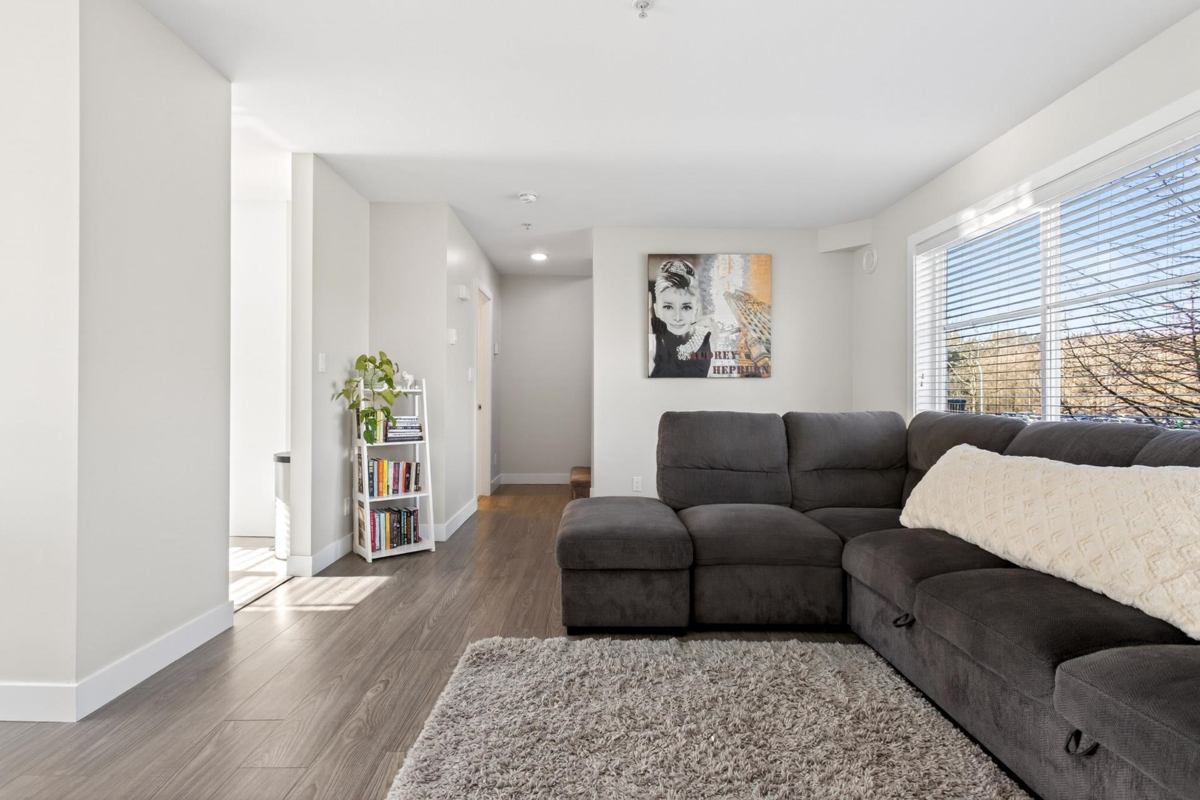 Kitchen Island Photo of 20 2488 Pitt River Road, Port Coquitlam, BC