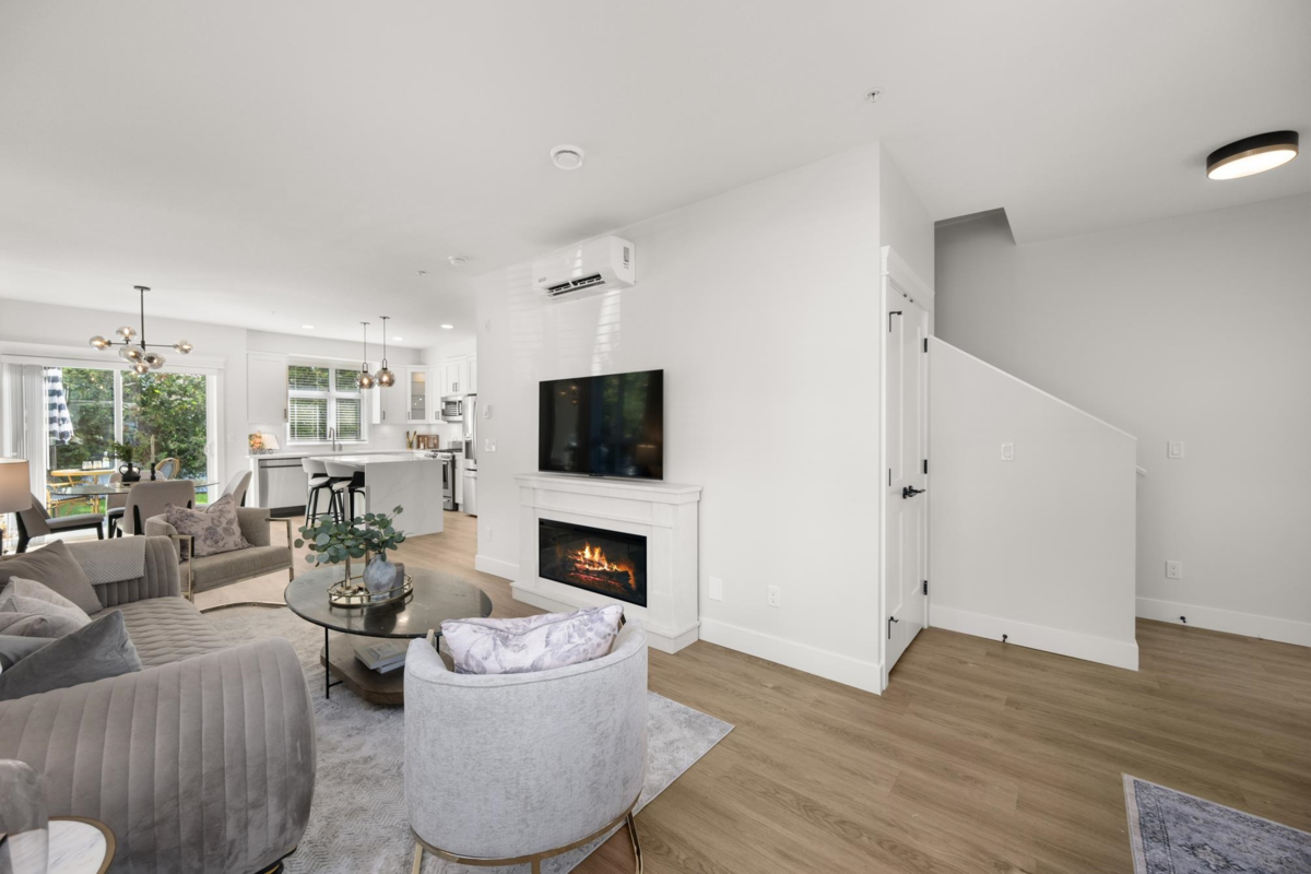 Living Room Photo of 3 20926 83 Avenue Avenue, Langley, BC