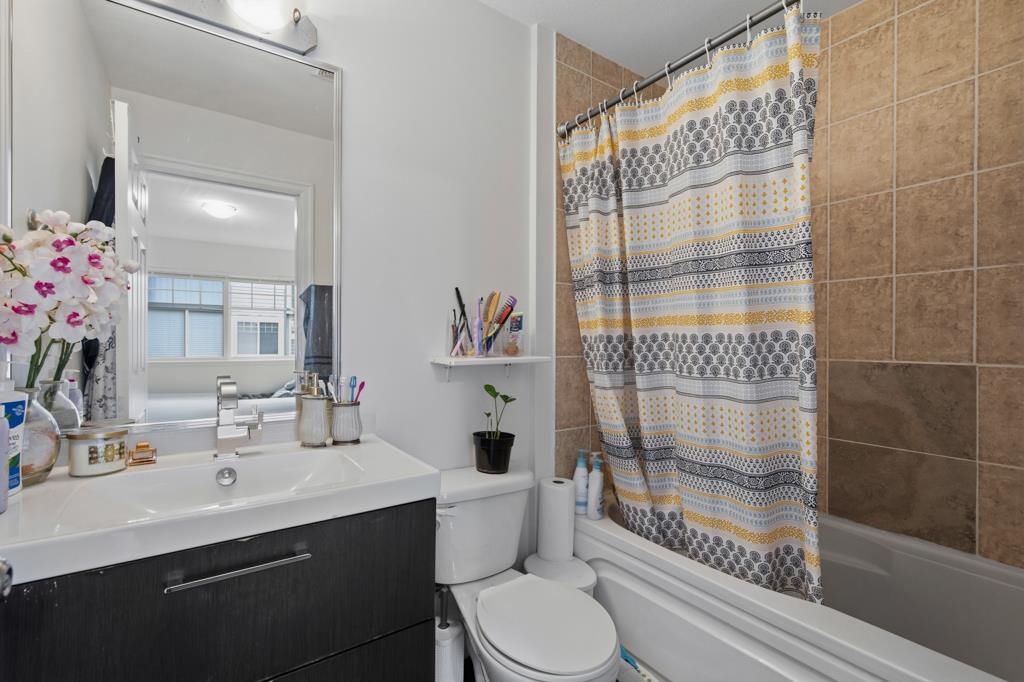 Hallway Photo of 18 8255 120a Street, Surrey, BC