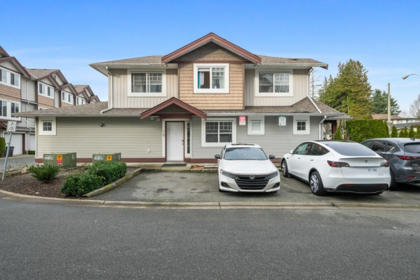 18 8255 120a Street, Surrey, BC, Queen Mary Park Surrey — 3 bed townhouse for sale
