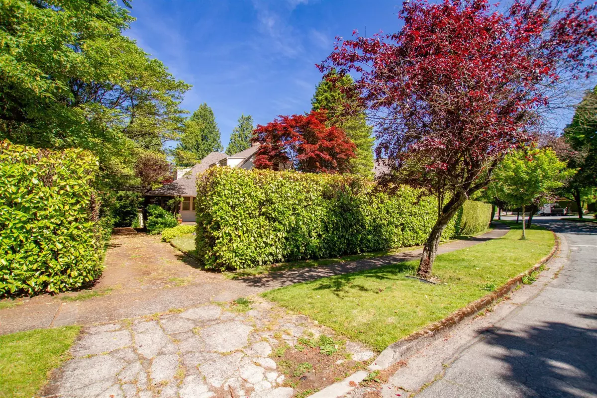 Breakfast Nook Photo of 5549 Churchill Street, Vancouver, BC