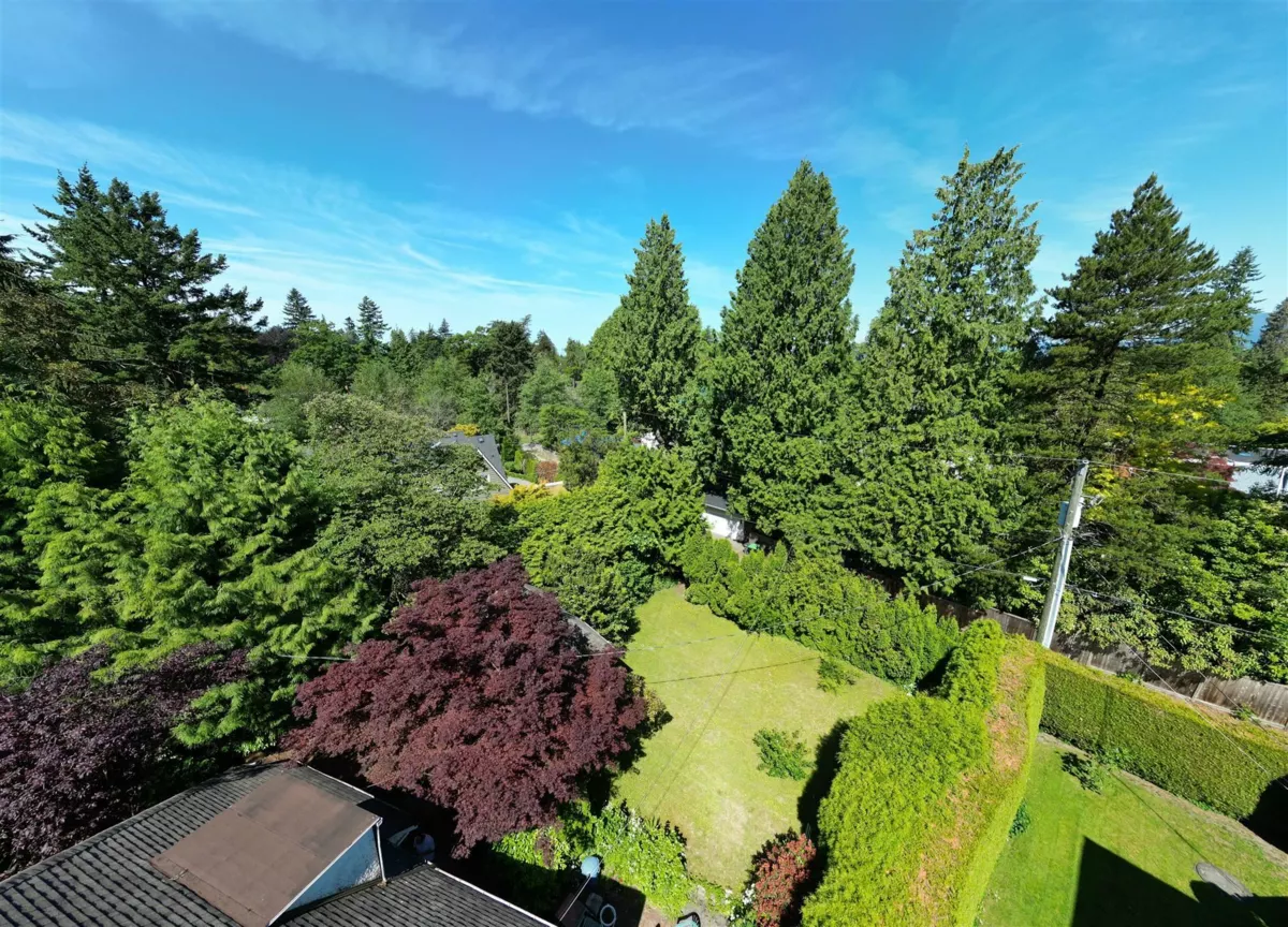 Kitchen Island Photo of 5549 Churchill Street, Vancouver, BC