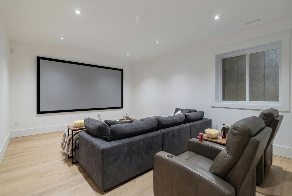 Outdoor Deck Photo of 1232 Wellington Drive, North Vancouver, BC