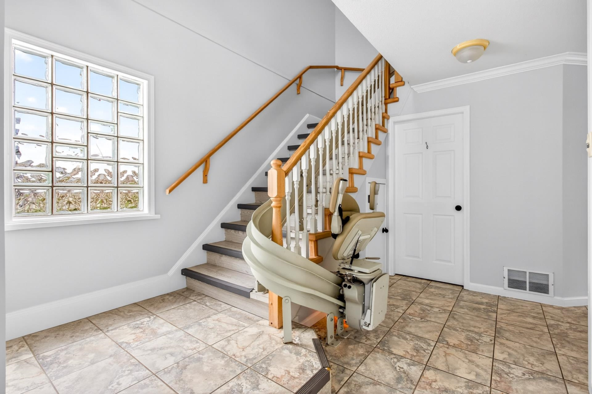 Breakfast Nook Photo of 12724 28 Avenue, Surrey, BC
