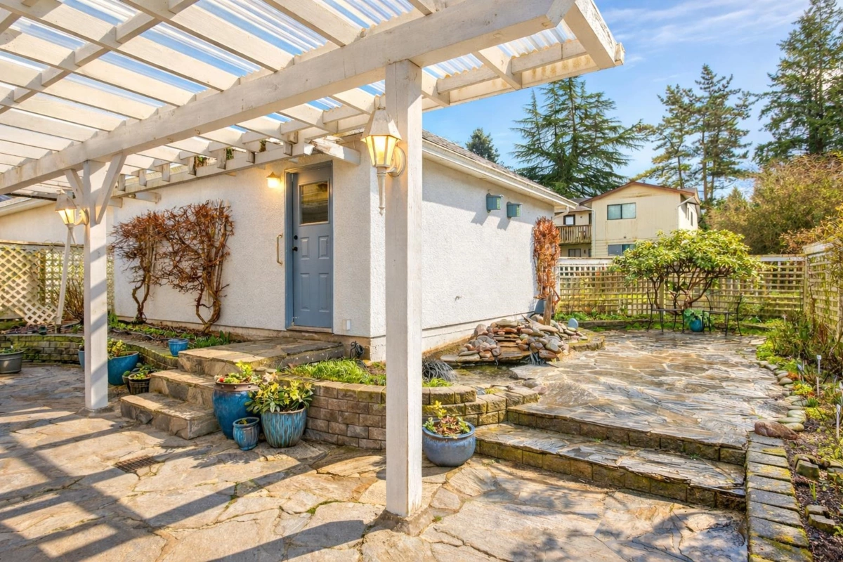 Entry Foyer Photo of 12724 28 Avenue, Surrey, BC