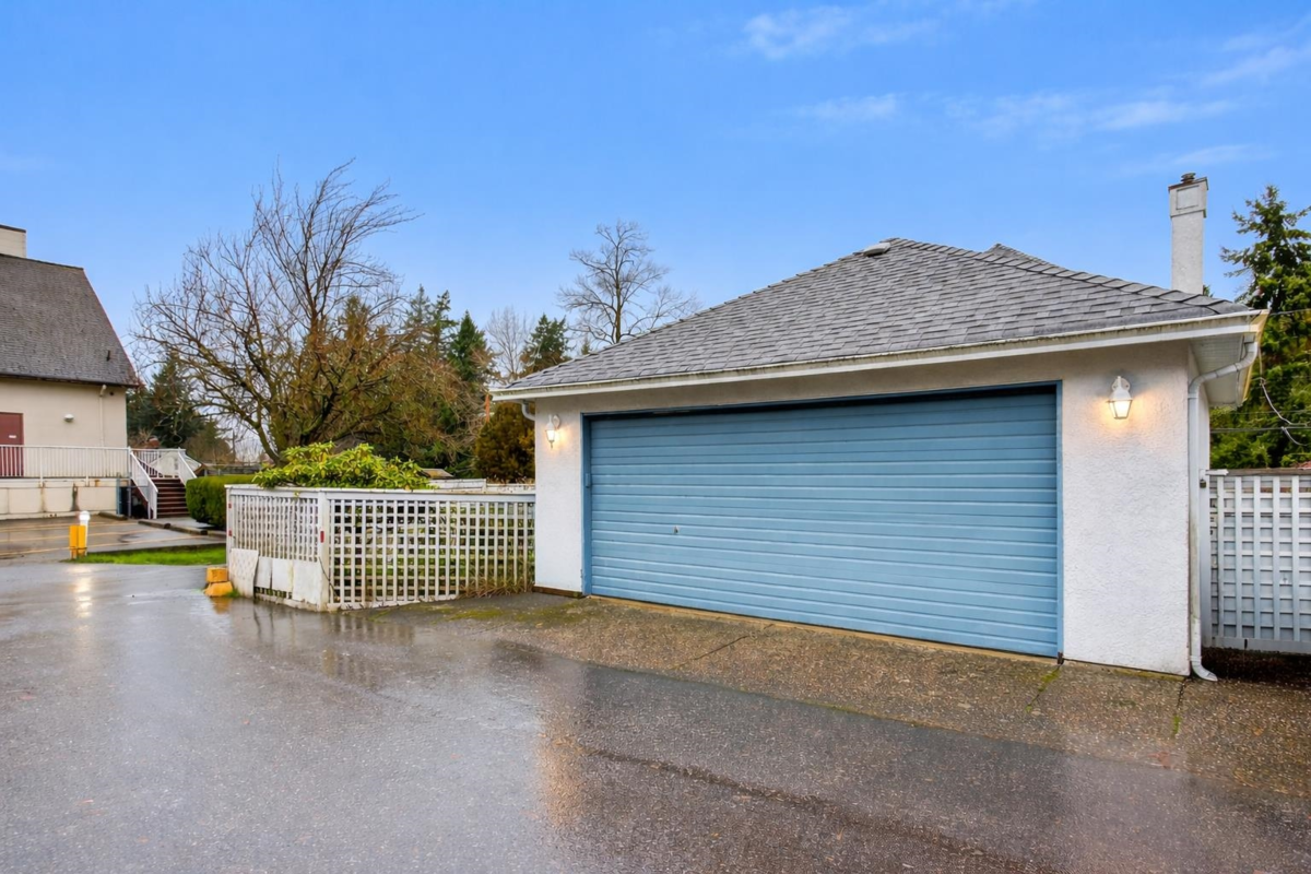 Garage Interior Photo of 12724 28 Avenue, Surrey, BC
