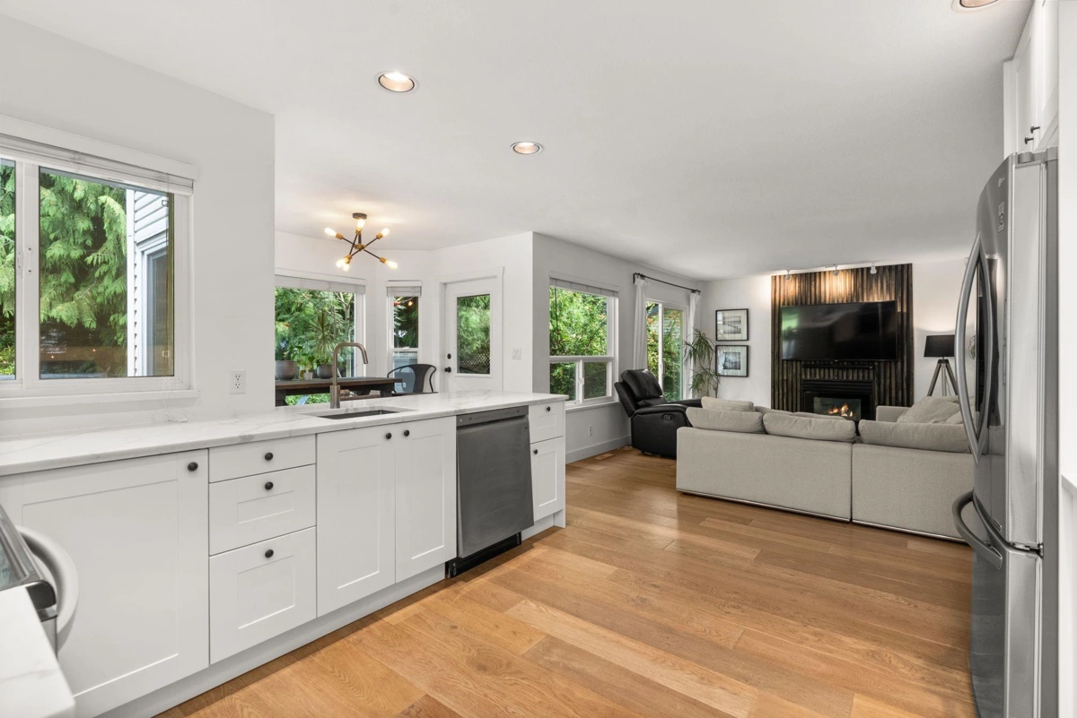 Walk-In Closet Photo of 6185 170a Street, Surrey, BC