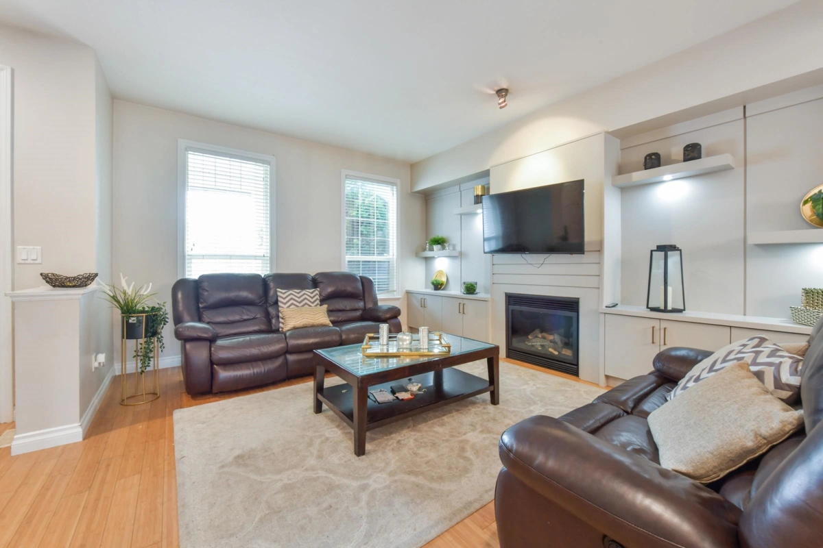 Dining Area Photo of 18043 70 Avenue, Surrey, BC