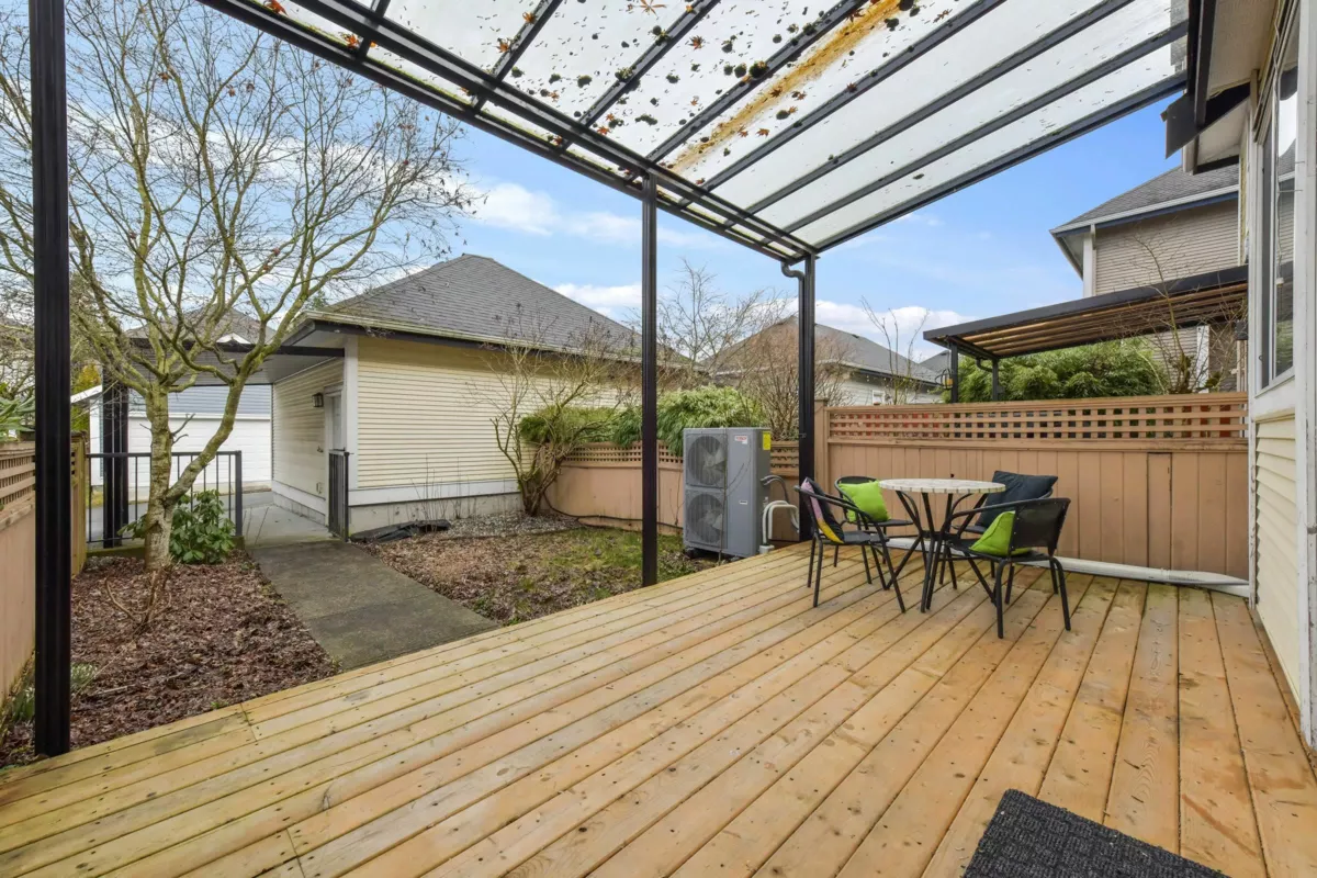Entry Foyer Photo of 18043 70 Avenue, Surrey, BC