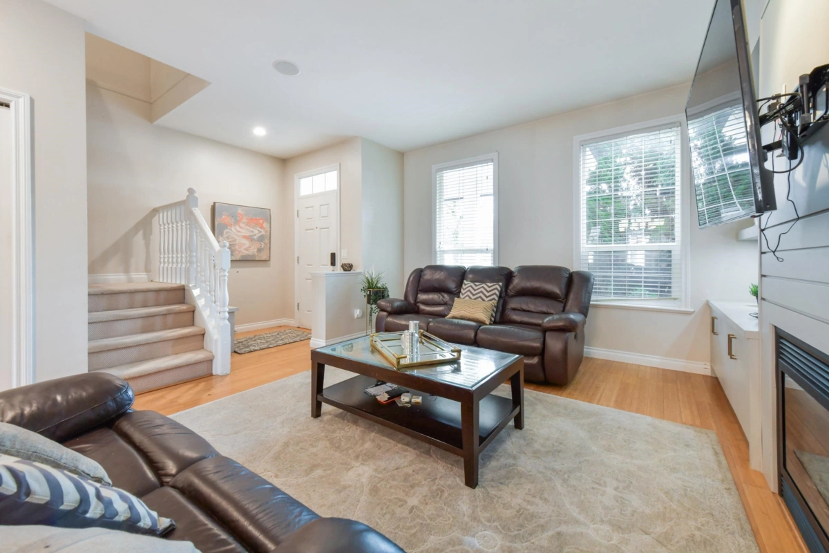 Family Room Photo of 18043 70 Avenue, Surrey, BC