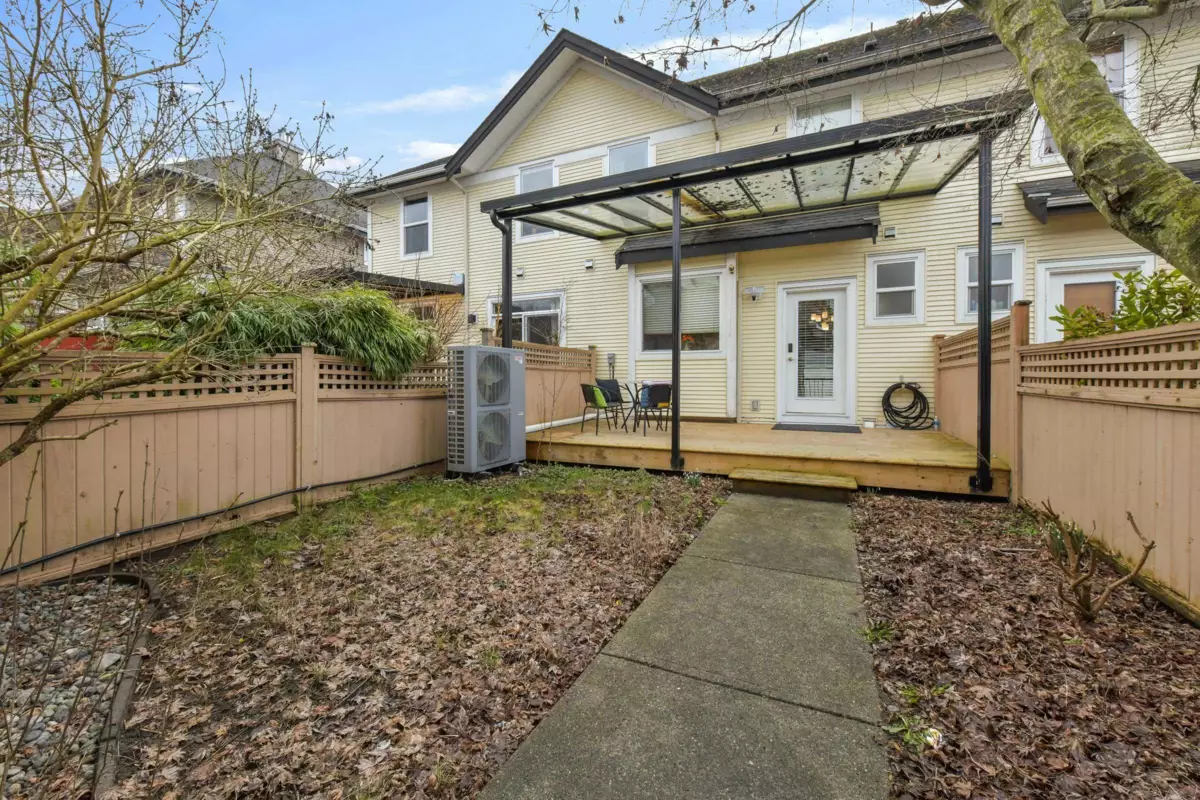 Hallway Photo of 18043 70 Avenue, Surrey, BC