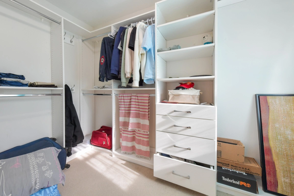 Powder Room Photo of 18043 70 Avenue, Surrey, BC