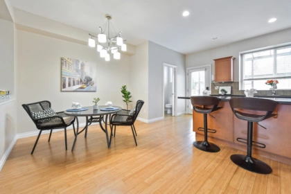 Kitchen Island Photo of 18043 70 Avenue, Surrey, BC
