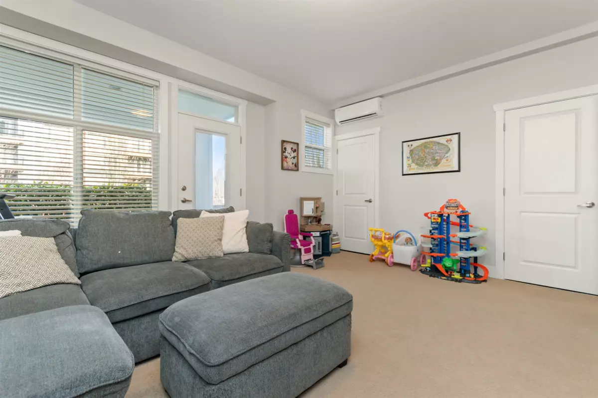 Backyard Photo of 33 5469 Chinook Street, Chilliwack, BC