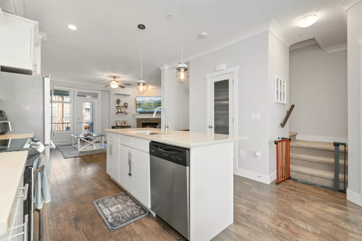 Living Room Photo of 33 5469 Chinook Street, Chilliwack, BC
