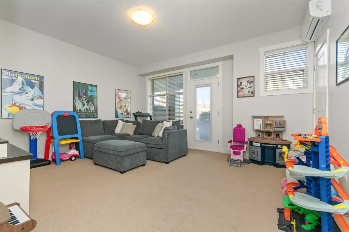 Outdoor Patio Photo of 33 5469 Chinook Street, Chilliwack, BC